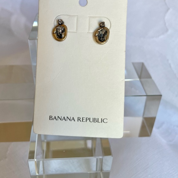 Banana Republic Minimalist Studs. Never Worn! - Picture 2 of 5